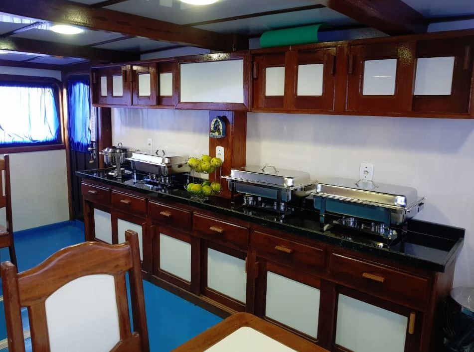 sala de jantar do barco